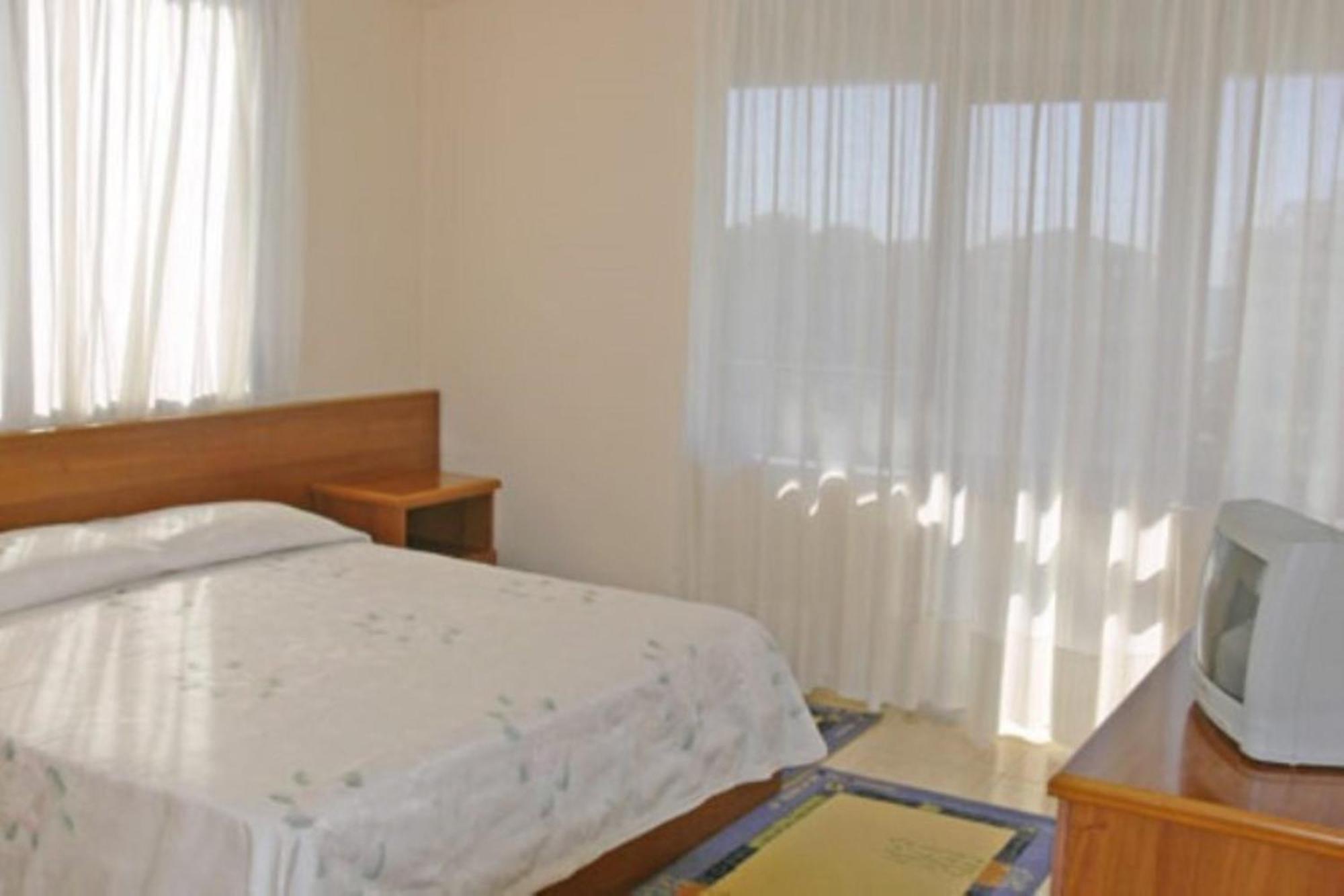 Akropoli Hotel Kryemëdhej Pokoj fotografie