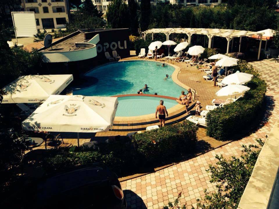 Akropoli Hotel Kryemëdhej Exteriér fotografie