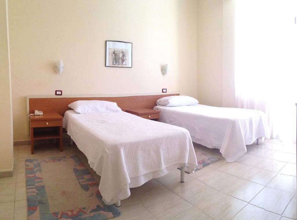 Akropoli Hotel Kryemëdhej Pokoj fotografie